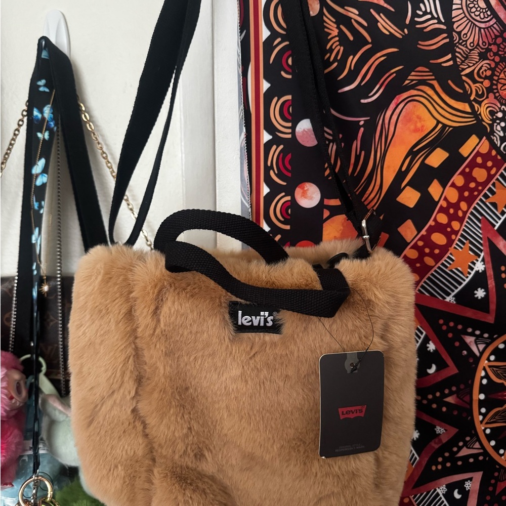 Levi's Tan and Black Shoulder Bags Modern Design